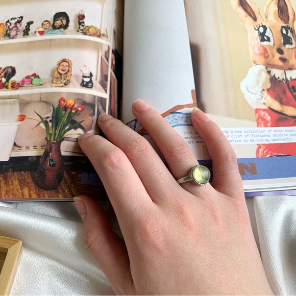 Brand new prehnite stone ring - Picture 3 of 4